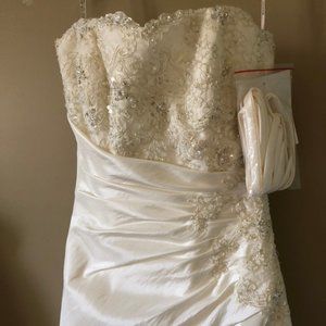 Maggie Sottero Wedding Dress